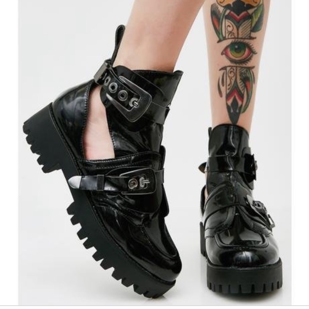 Buckle down cut out boots